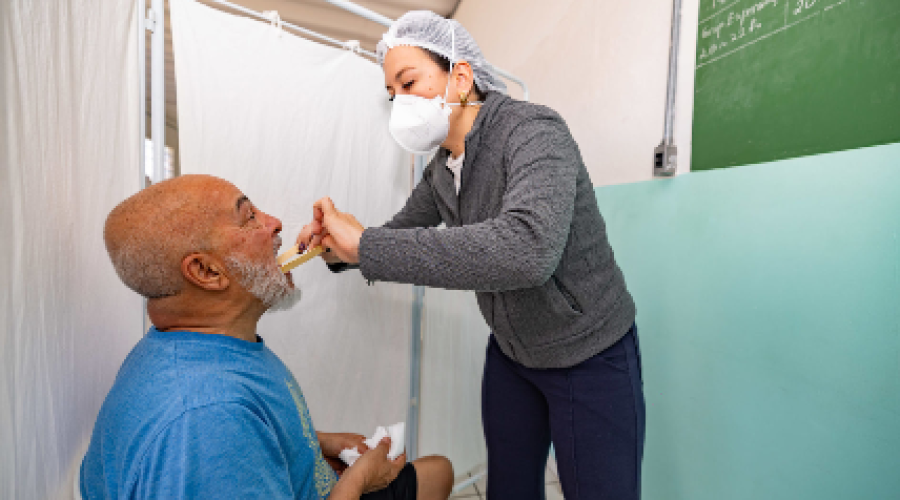 UBS Eloy Chaves abre programação do Mês da Pessoa Idosa com ação de saúde bucal