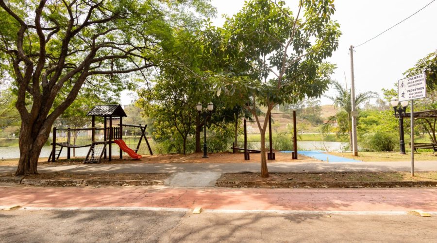 Prefeitura revitaliza praça do Vale Azul com rampa de acesso e bebedouro para pets