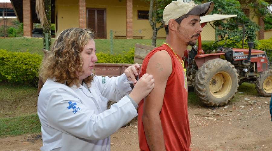 Equipes de Saúde vacinam casa a casa contra a febre amarela em bairros rurais de Jundiaí