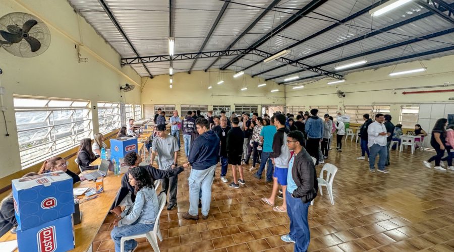 Emprego da Gente leva mais de 1.200 vagas ao Vetor Oeste