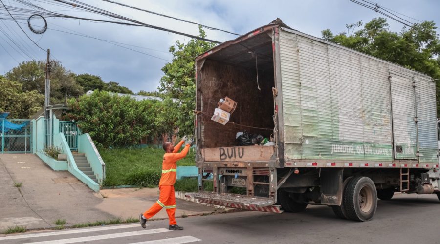 Programa Cata-Treco reforça limpeza urbana e ajuda a prevenir enchentes em Jundiaí