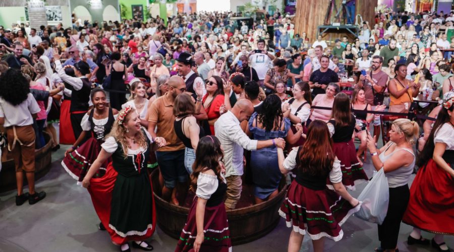 Festa da Uva começa nesta semana com cortejo e show de drones