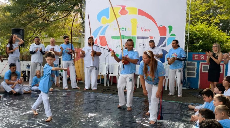 Capoeira inclusiva agita a Sala Multissensorial da Festa da Uva