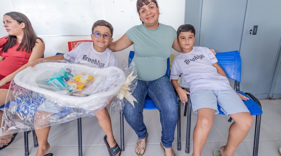 UBS Guanabara entrega 25 kits do projeto ‘Colo de Mãe’ a gestantes