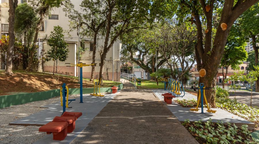 Praça do Coreto é revitalizada e volta a reunir moradores na Vila Arens