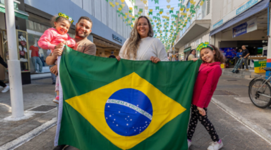 Centro de Jundiaí entra no clima da Copa com decoração verde e amarela