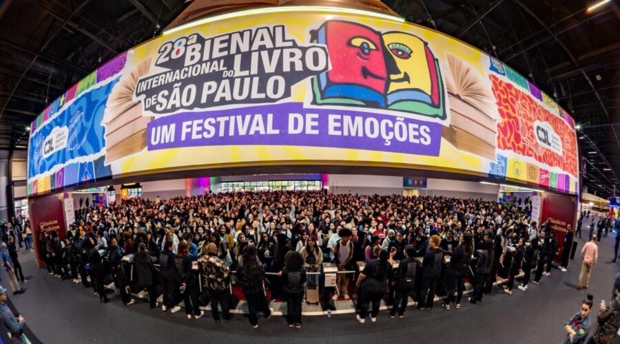 Autores de Jundiaí ganham destaque em Bienal com público recorde
