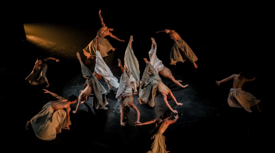 Espetáculo gratuito reúne três coreografias no Centro das Artes
